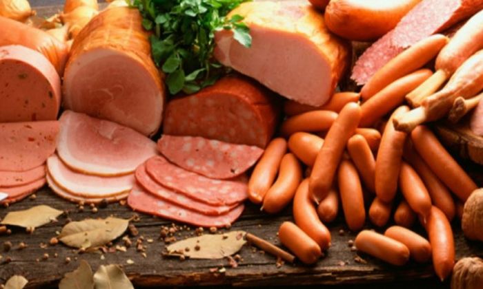 El consumo de carne roja procesada se asocia a un mayor riesgo de demencia.